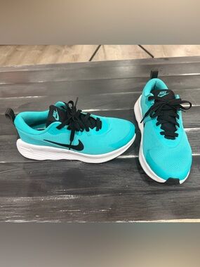 Nike Teal Running Sneakers with Black Details Mens Size 7.5